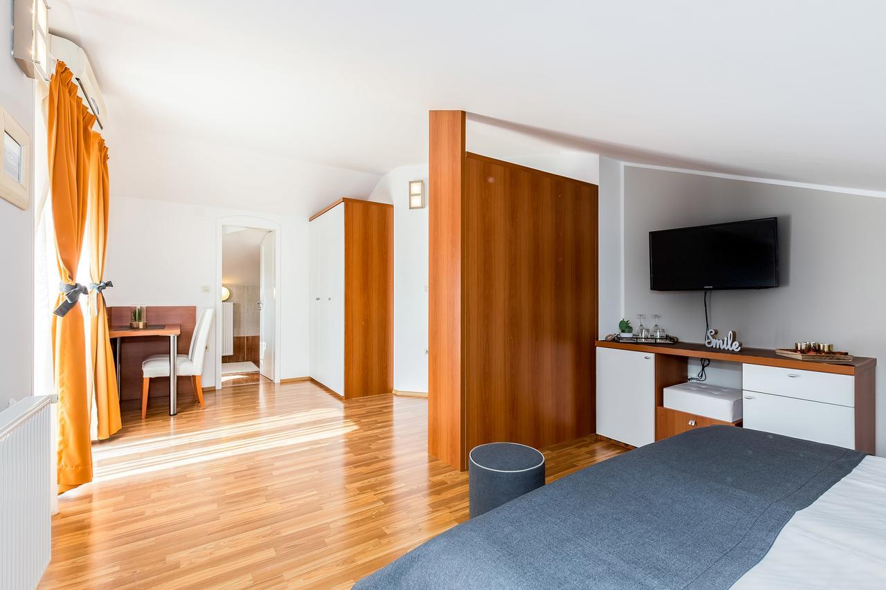 Pokój dwuosobowy typu Deluxe z balkonem i widokiem na morze